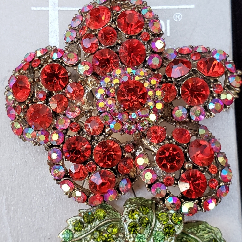 Red and green crystal brooch